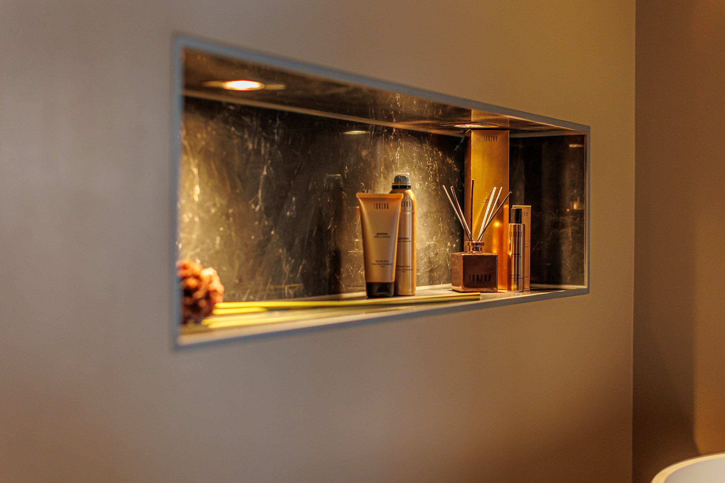 Gouden schaduw badkamer detail 7