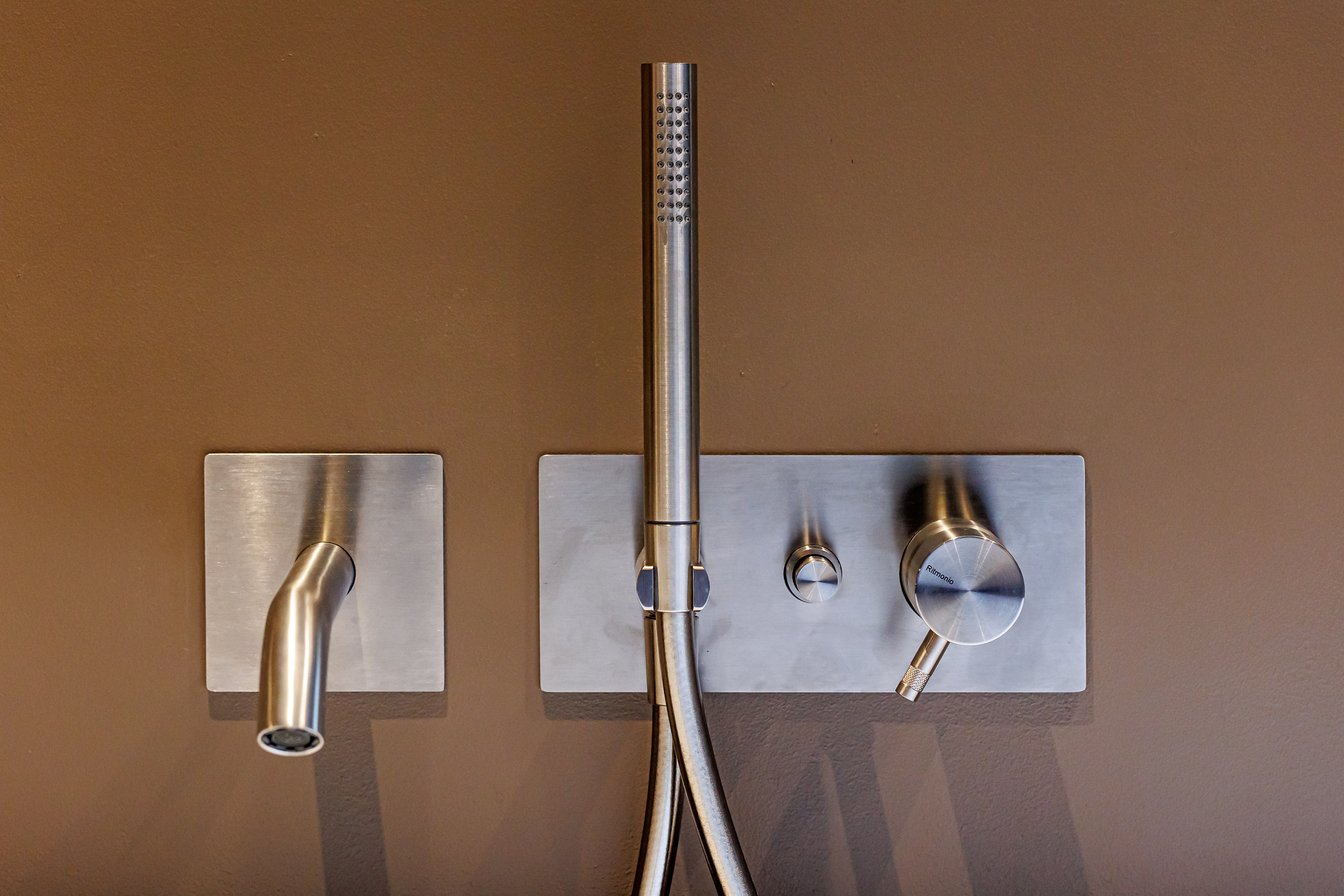 Gouden schaduw badkamer detail 11
