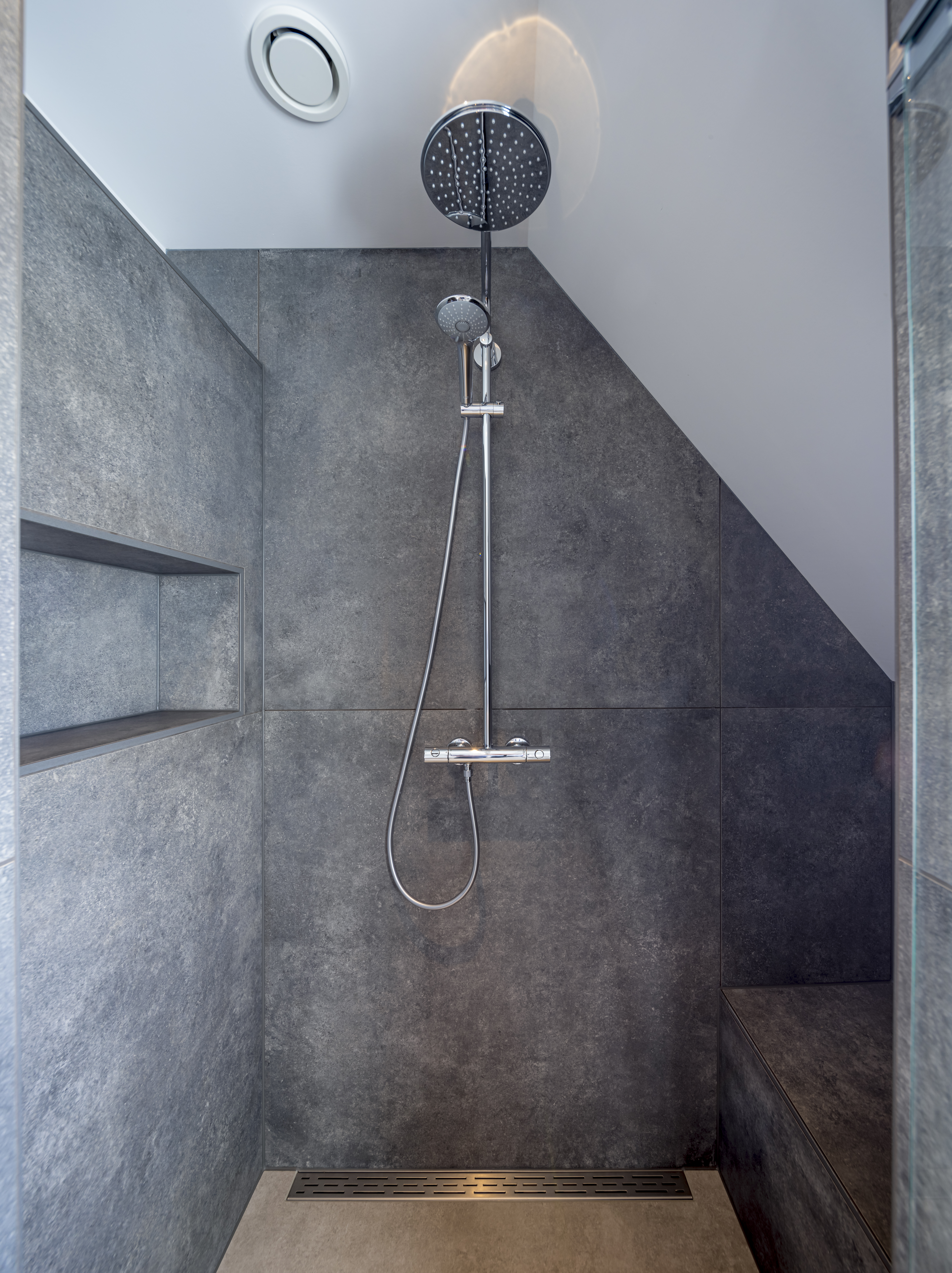Stijlvol en luxe badkamer detail 5